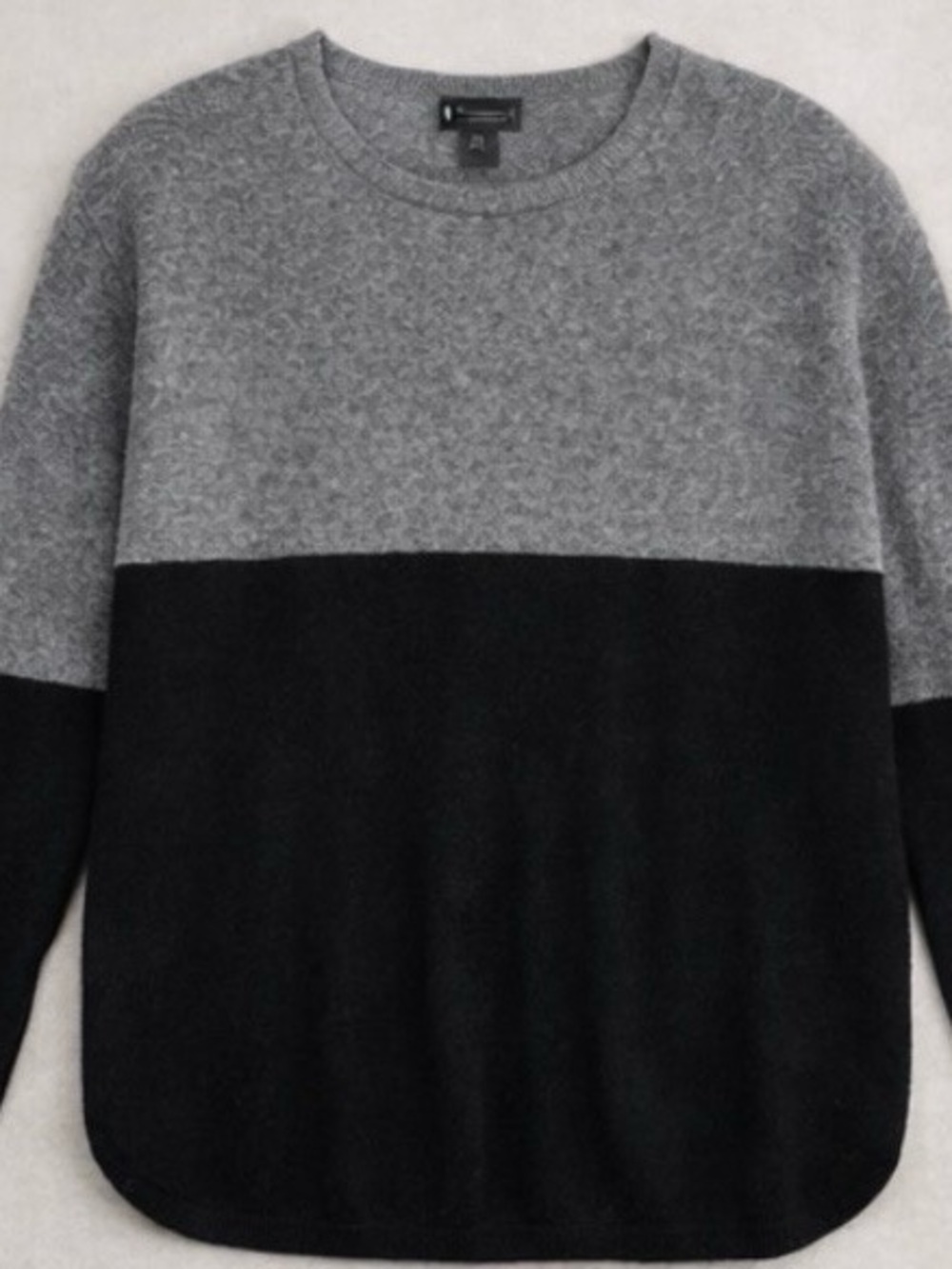 Bloomingdale’s Cashmere Colorblock Sweater M Gray Black 100% Cashmere Luxe Soft - Picture 2 of 4